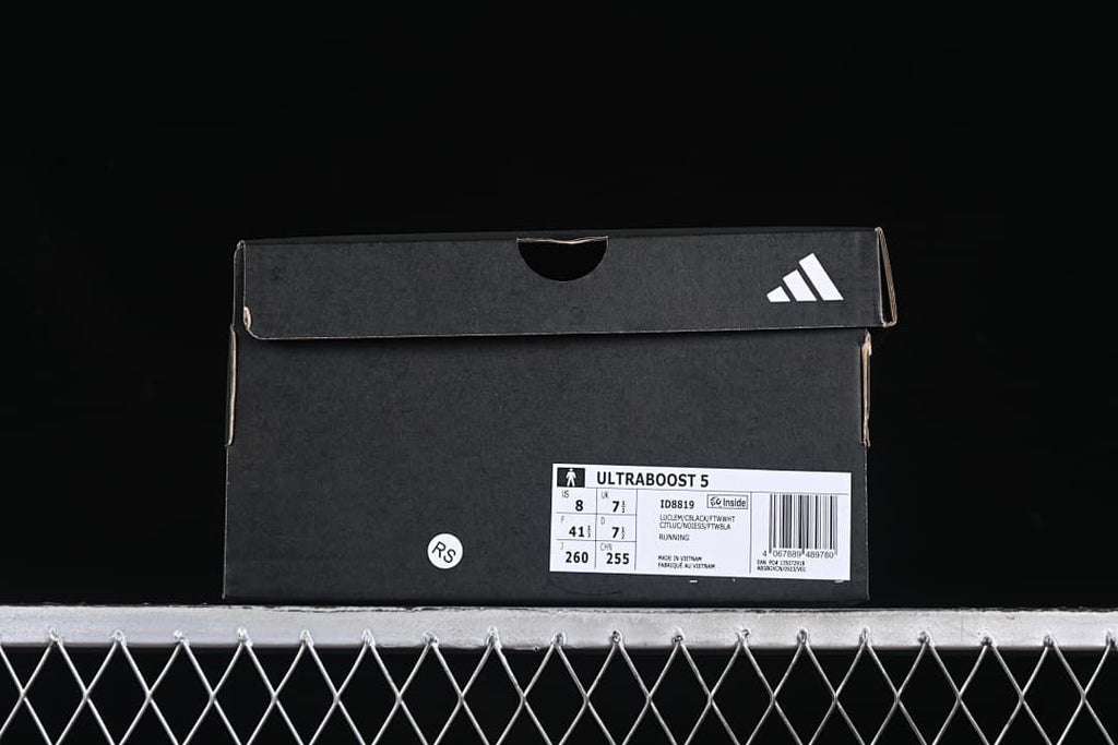 Shoe box labeled Ultraboost 5 and ID8819, with sample size information