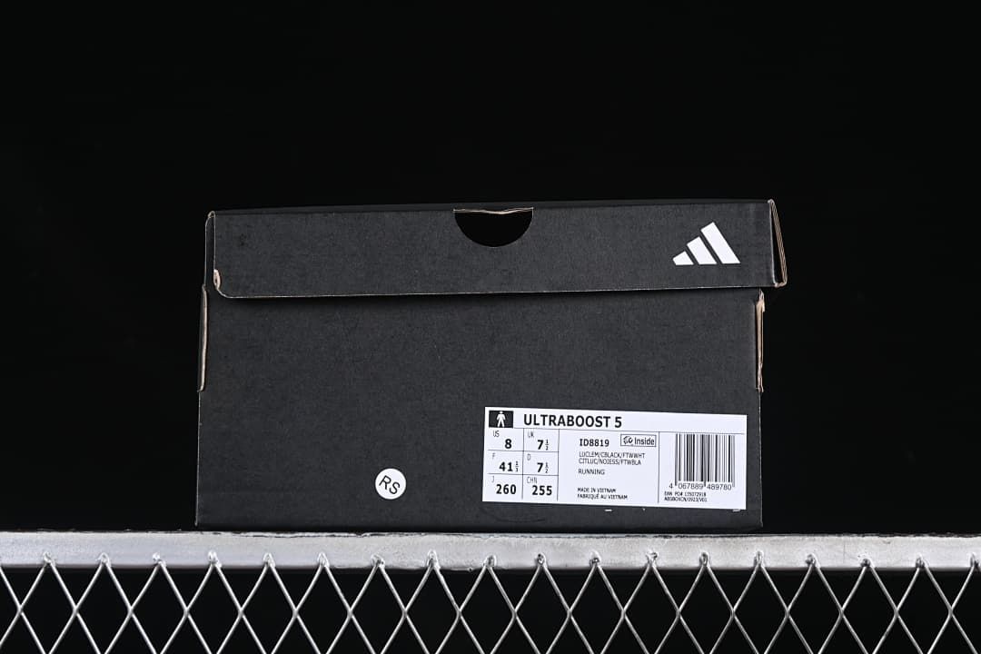 Shoe box labeled Ultraboost 5 and ID8819, with sample size information