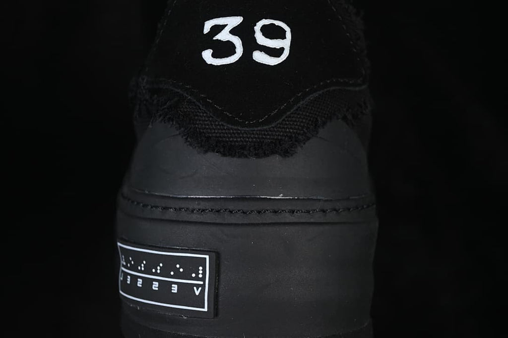 Rear view of the sneaker showing the size 39 marking and heel detail