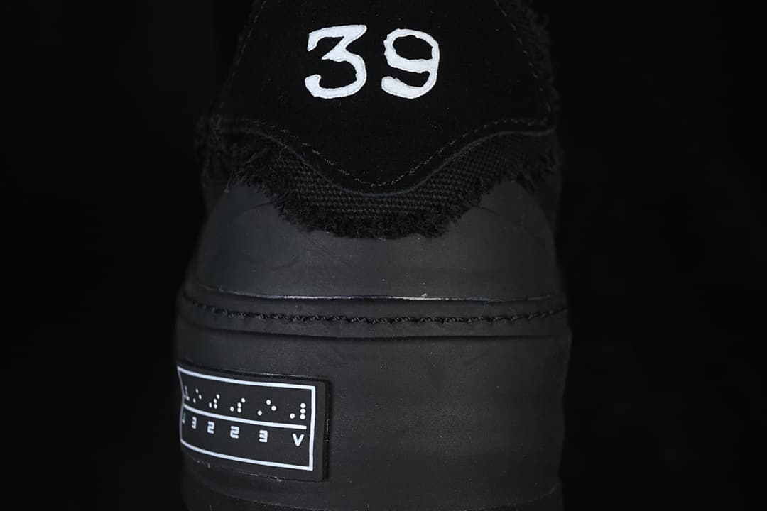 Rear view of the sneaker showing the size 39 marking and heel detail