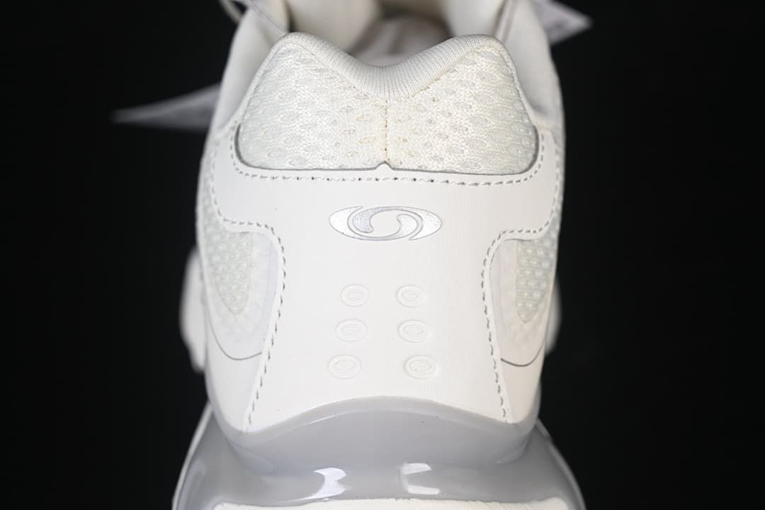 Close-up of the heel with Salomon branding
