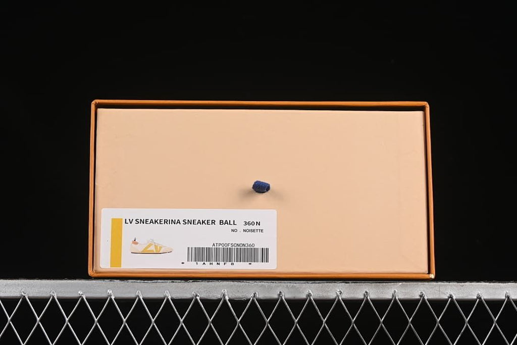 Shoebox label identifying the style as Sneakerina Sneaker Ball 360N Noisette