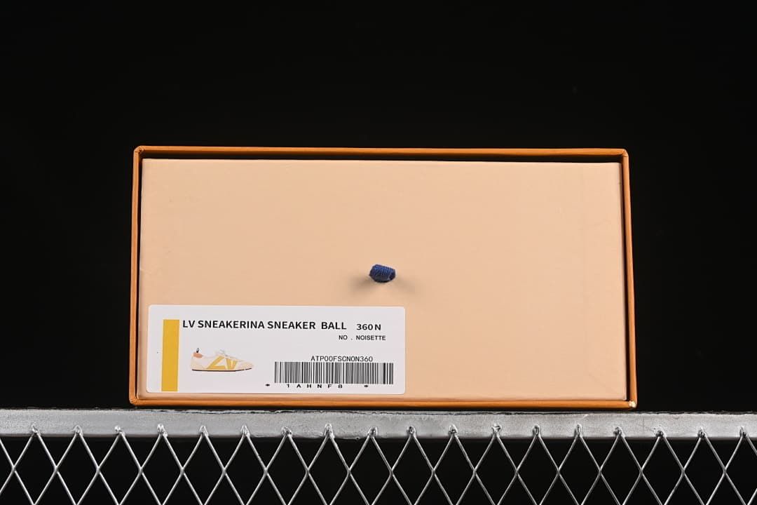 Shoebox label identifying the style as Sneakerina Sneaker Ball 360N Noisette