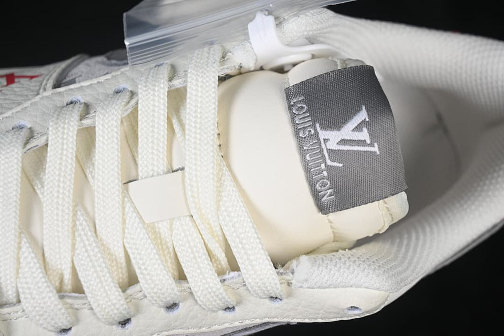 Close-up of the tongue label and white laces