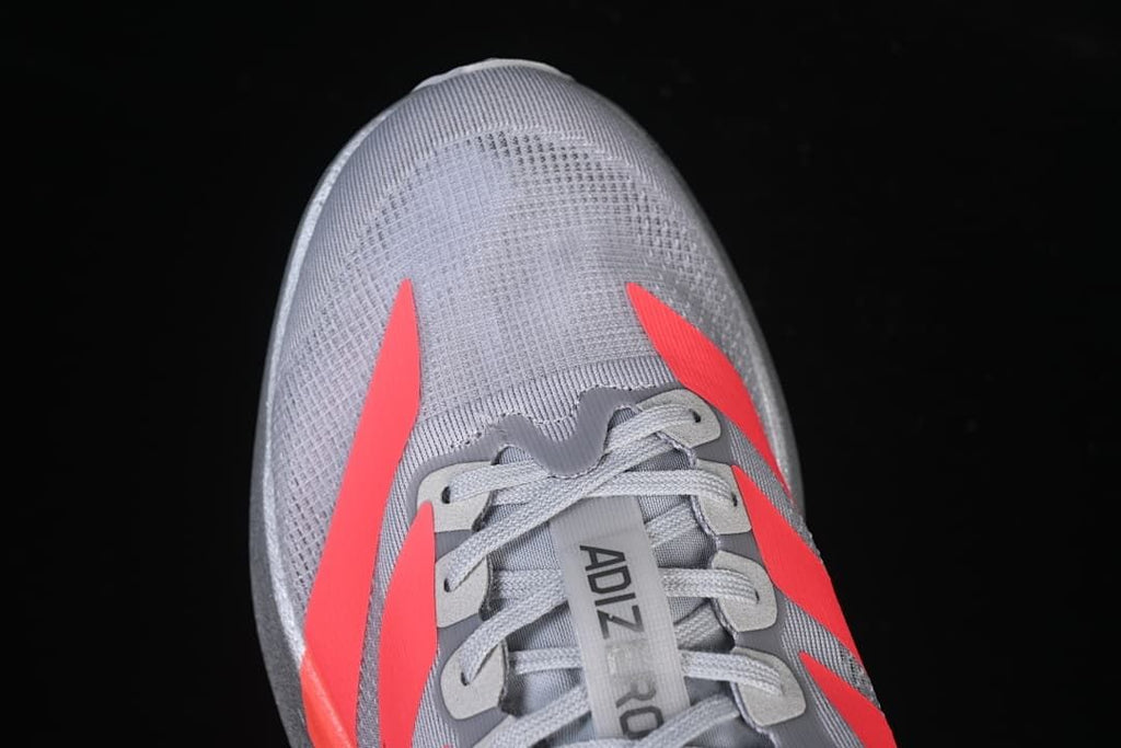 Top view of the mesh-look toe and lace area