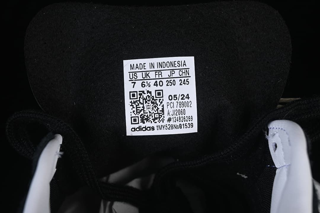 Inside shoe label showing US 7, UK 6½, FR 40, JP 250, and CHN 245.