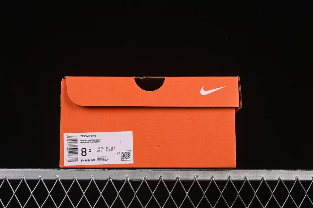 Orange shoebox label identifies Zoom Fly 6, color, style code and photographed sample size