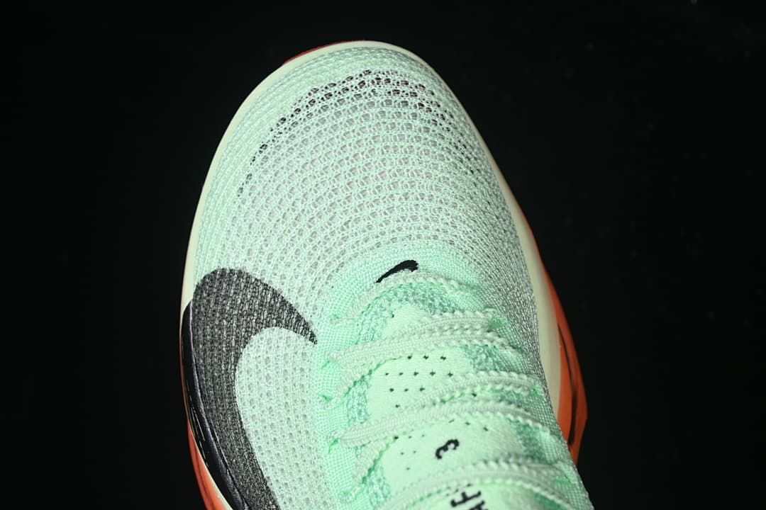 Top view of the textured toe, laces and dark Swoosh detail.