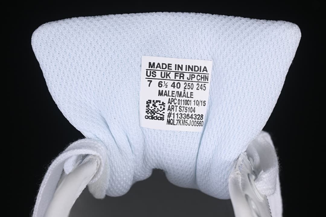 Tongue label showing Stan Smith model details and a sample size