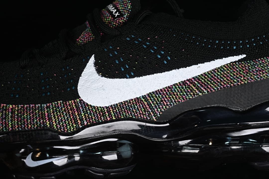 Close-up of the white Swoosh, multicolor knit trim and air-cushion sole