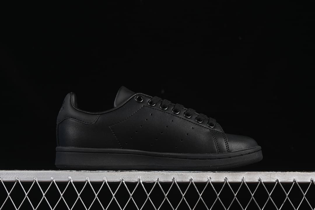 Side profile of the black low-top sneaker