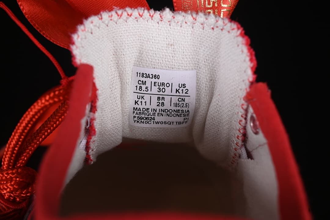 Kids’ shoe size label showing EU 30, US K12, UK K11 and 18.5 cm