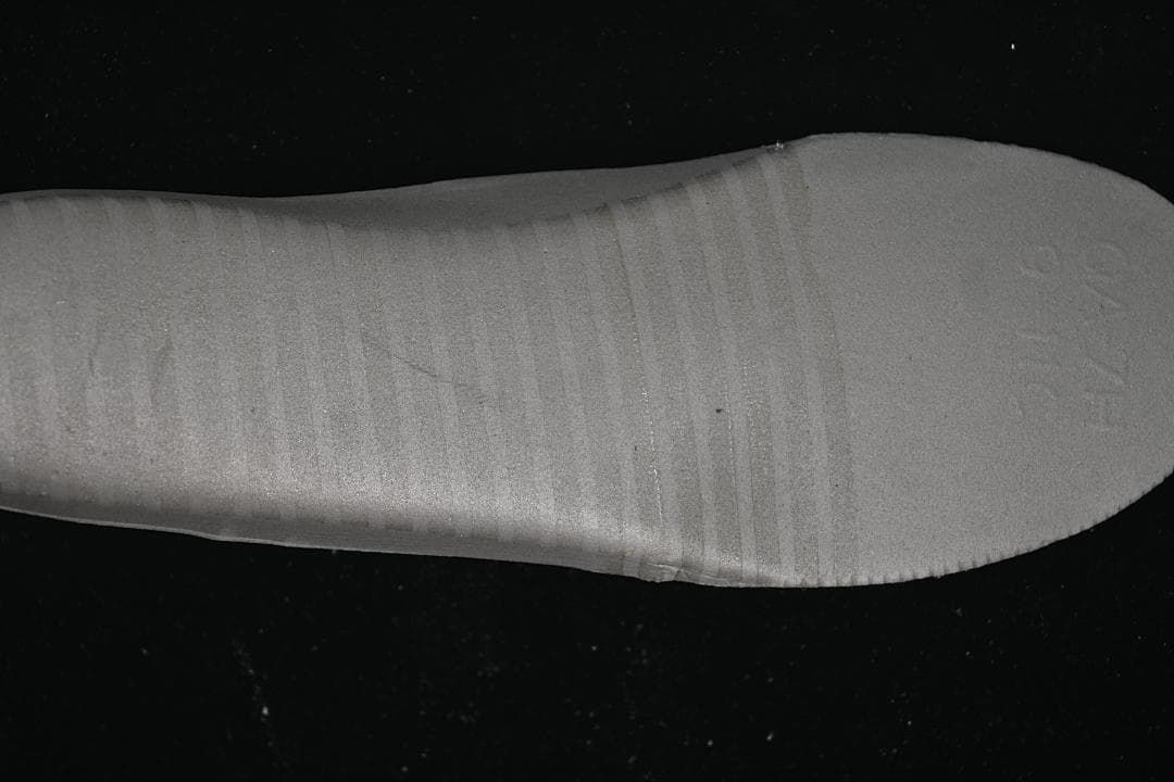 Close-up of the light-colored removable shoe insole