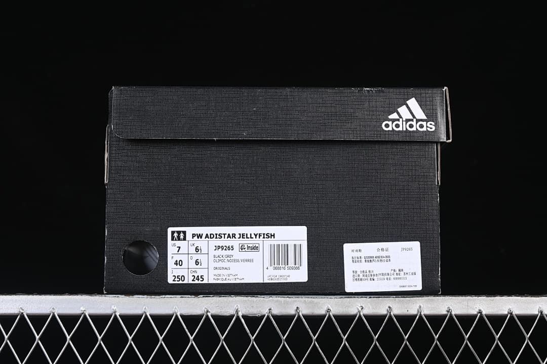 Shoe box label identifies PW Adistar Jellyfish, model JP9265, and sample size US 7, UK 6½, EU 40, JP 250, CHN 245