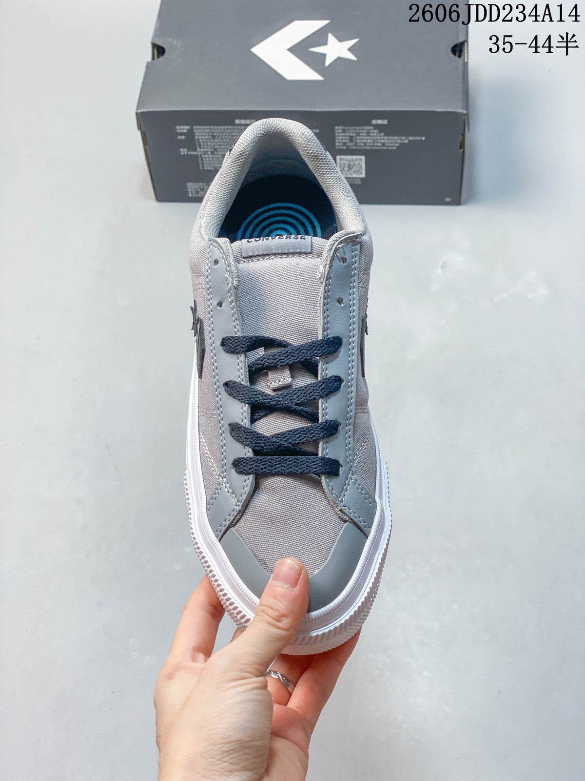 Top view showing the laces, toe area and interior