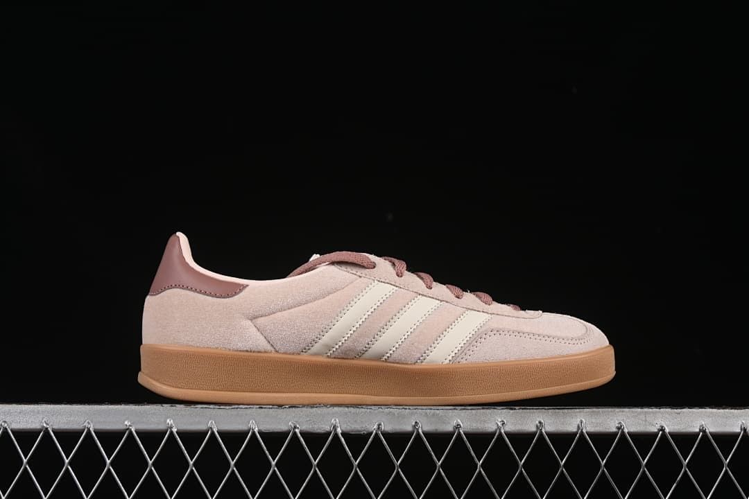 Side profile of the low-top sneaker