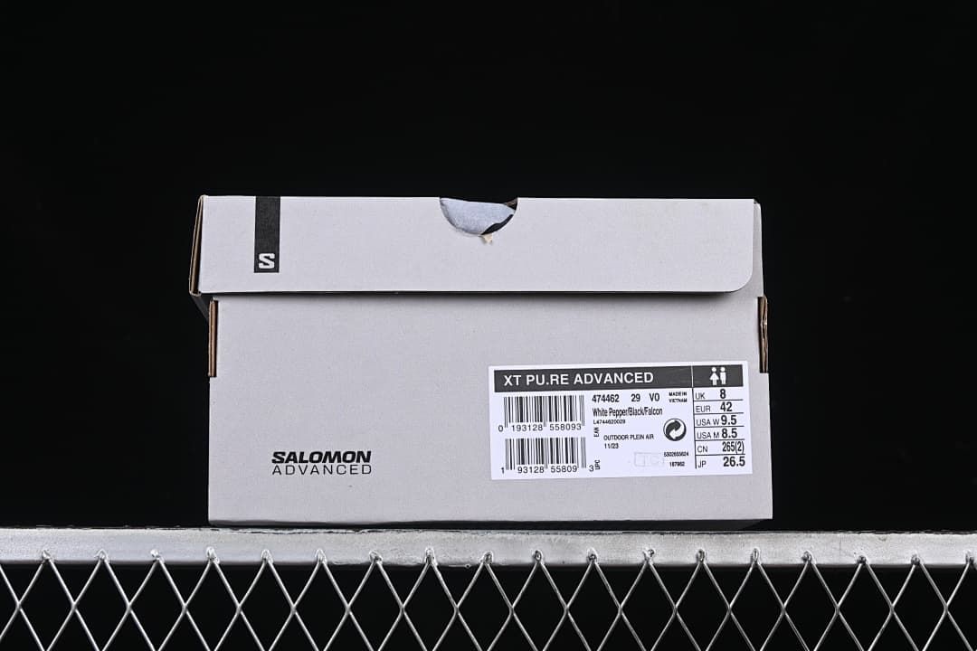Shoe box label showing model, color name, and sample size details