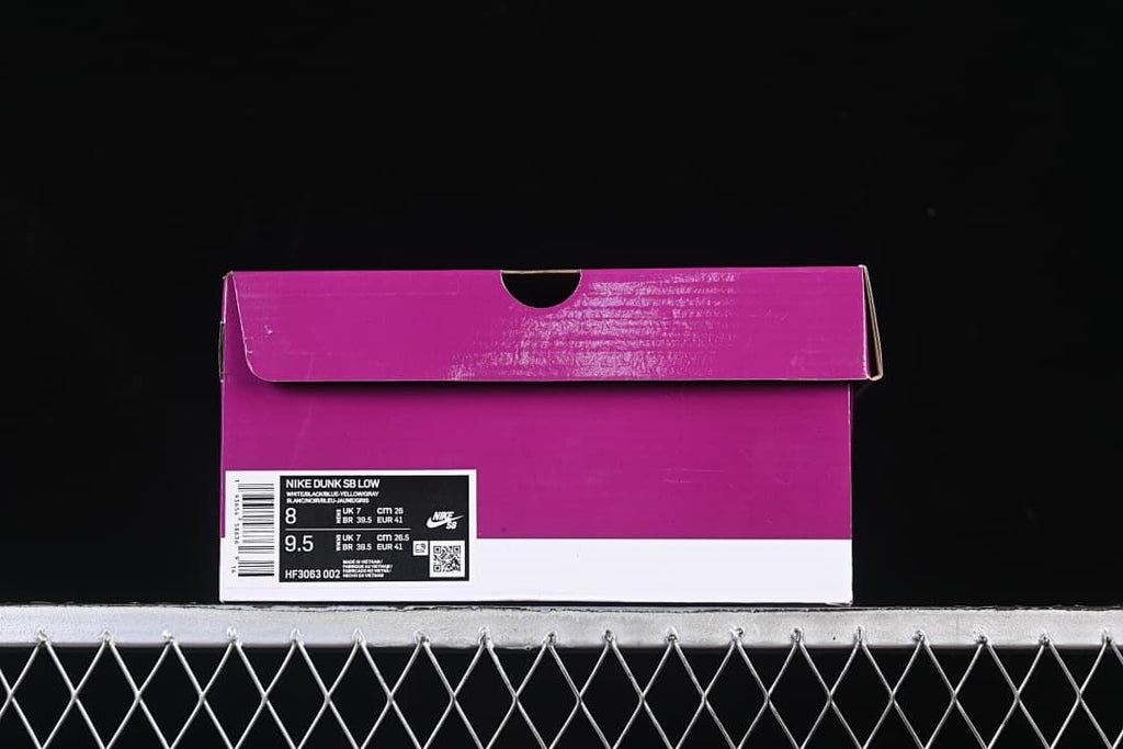 Shoe box label displaying Nike Dunk SB Low and style code HF3063-002