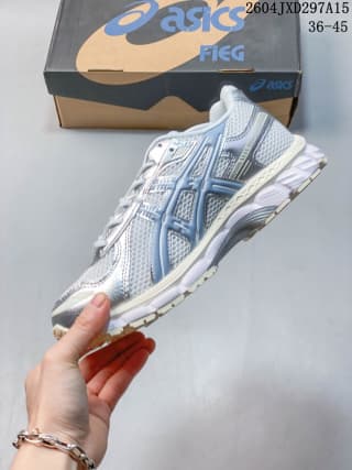 Side view showing the low-top profile, layered upper, pale midsole, and segmented outsole.