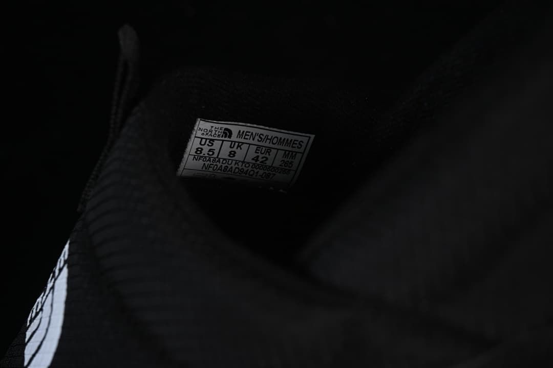 Interior size label showing a men's sample in US 8.5 and EU 42