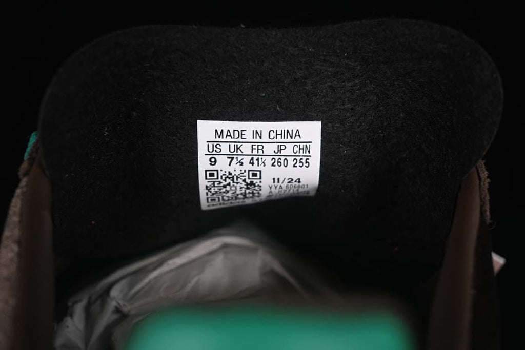 Tongue size label on the photographed sneaker, showing US 9, UK 7½, FR 41⅓, JP 260, and CHN 255.