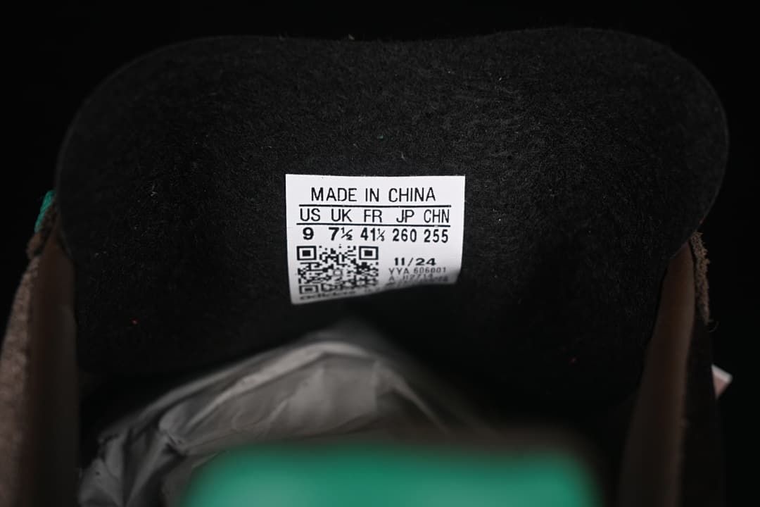 Tongue size label on the photographed sneaker, showing US 9, UK 7½, FR 41⅓, JP 260, and CHN 255.