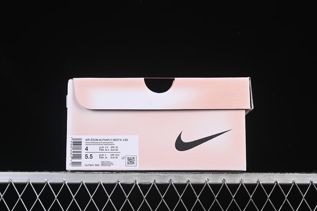Shoebox label showing the model name, style code, and sample size information