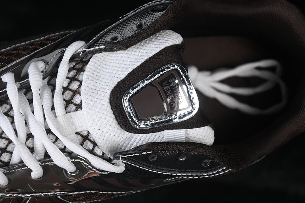 Close-up of the white laces and tongue label.