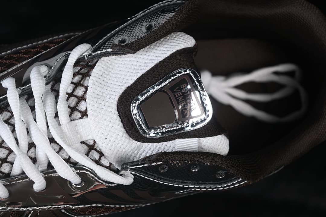 Close-up of the white laces and tongue label.