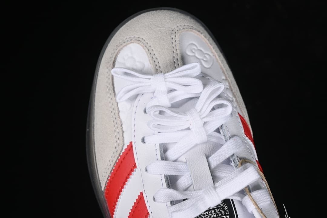 Top-down close-up of the sneaker toe, lacing, and pale suede-look toe overlay.