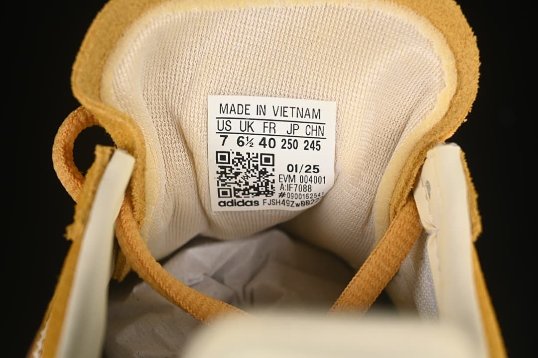 Tongue size label showing US 7, UK 6½, FR 40, JP 250 and CHN 245