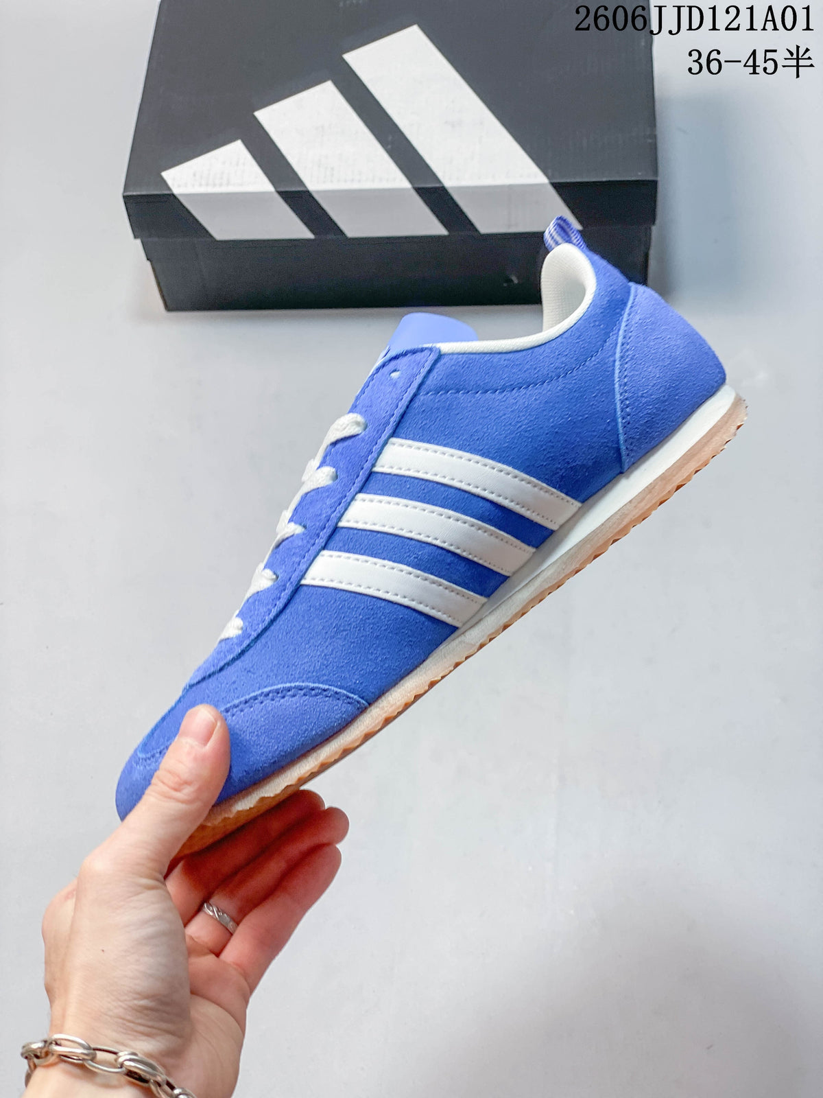 Side profile of the blue sneaker with white stripes, lace-up closure and gum-colored outsole