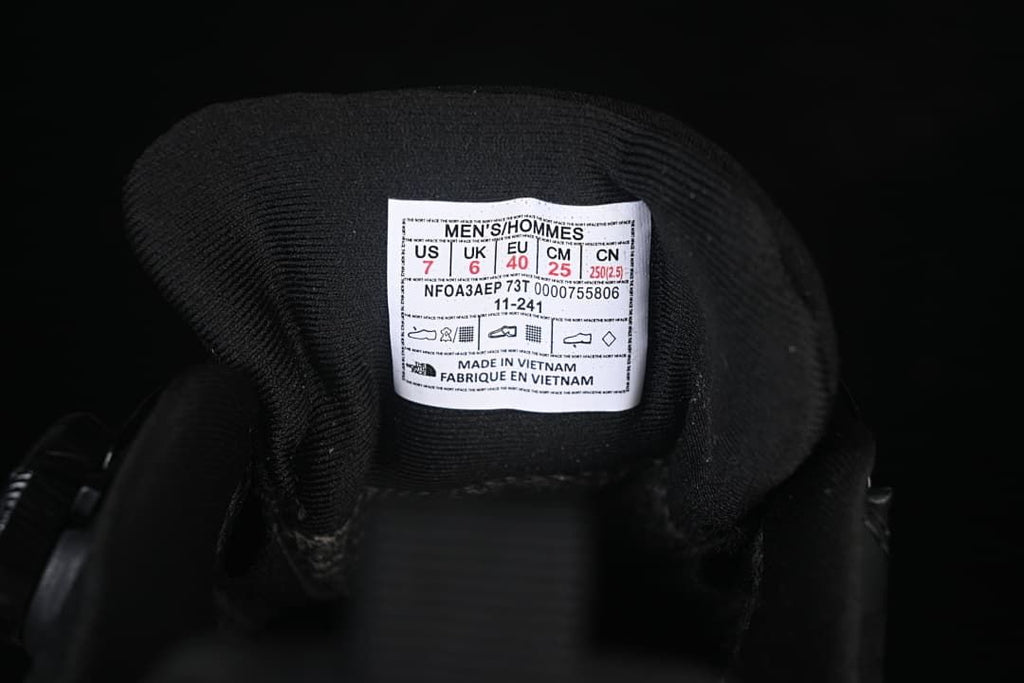 Inside shoe size label showing men's US 7, UK 6, EU 40, and 25 cm.