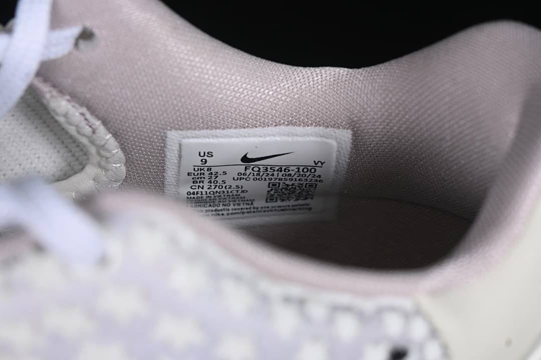 Interior size label showing US 9, UK 8, EU 42.5 and style FQ3546-100