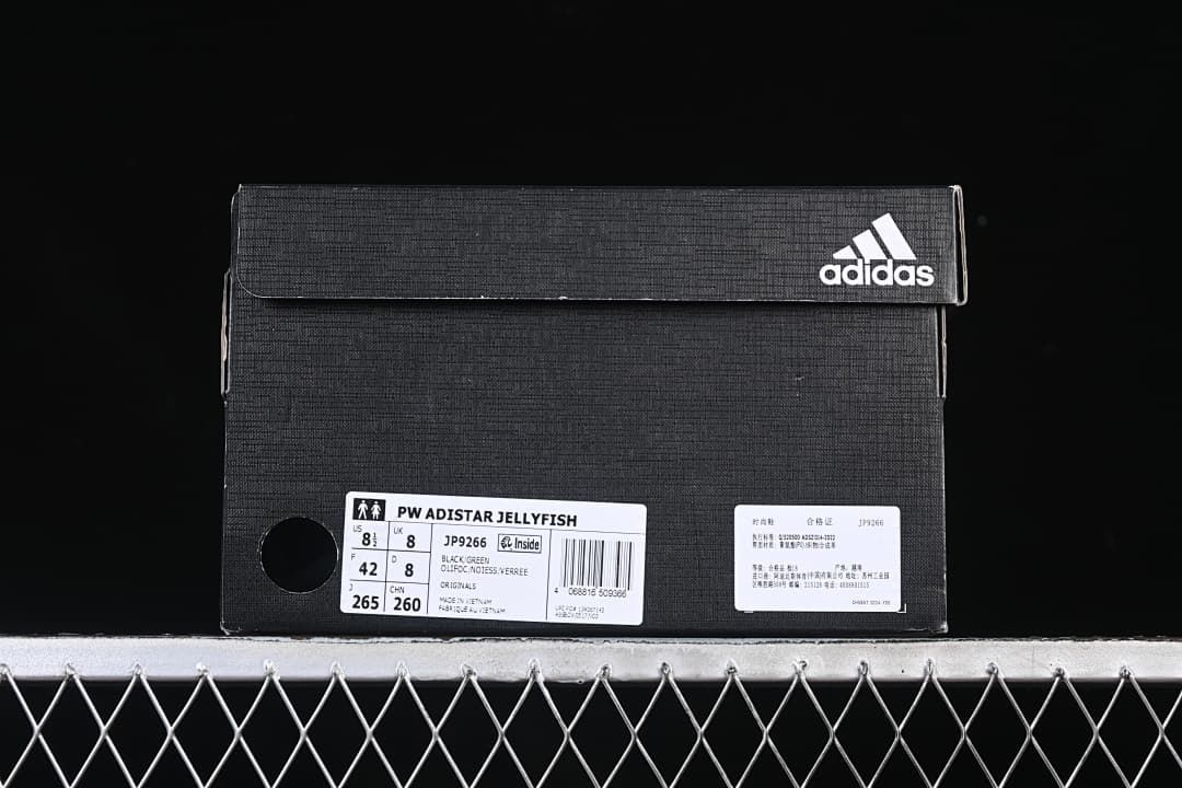 Shoe box label identifying the PW Adistar Jellyfish, style JP9266, and sample sizing