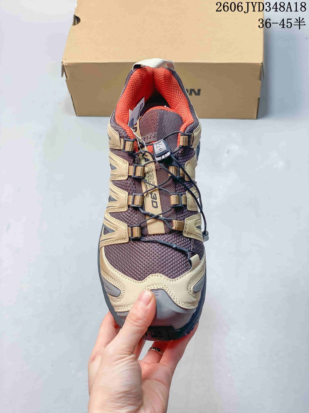 Top view of the Salomon XT-3D shoe showing the mesh upper and quick-lace system; image also displays a size range.