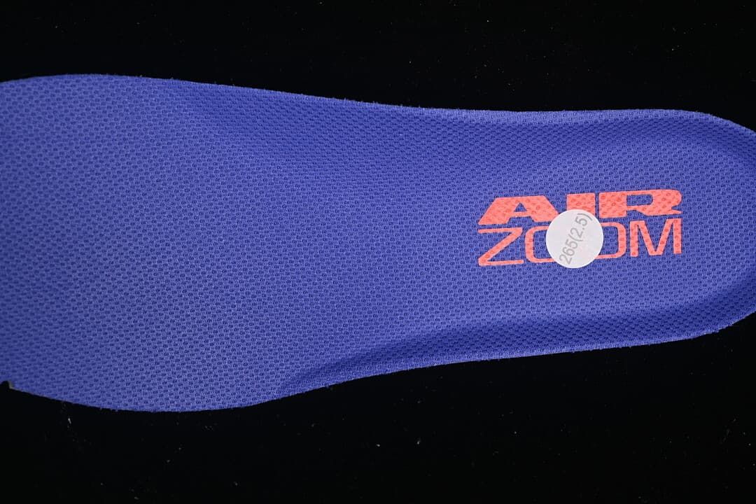 Blue insole with Air Zoom branding