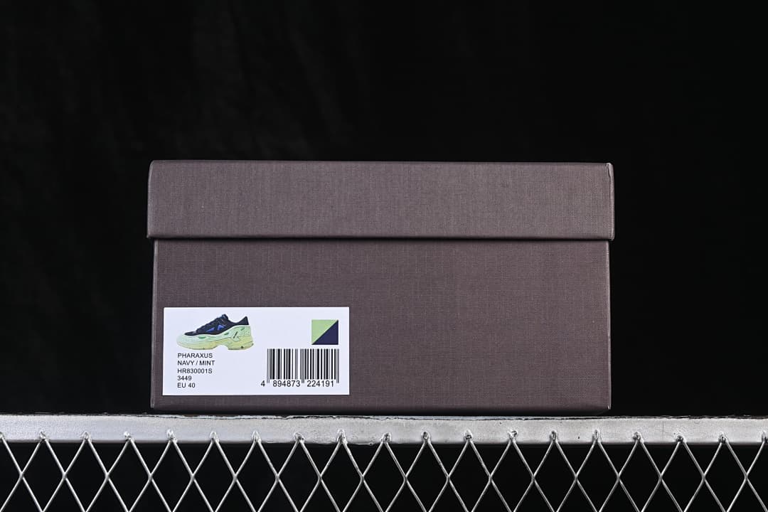 Shoebox label identifying Pharaxus, Navy Mint, HR830001S, and EU 40