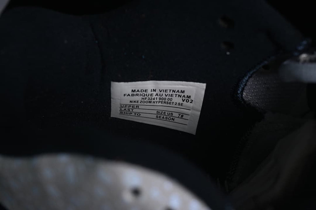 Interior label showing Nike Zoom HyperSet 2 SE and US size 7