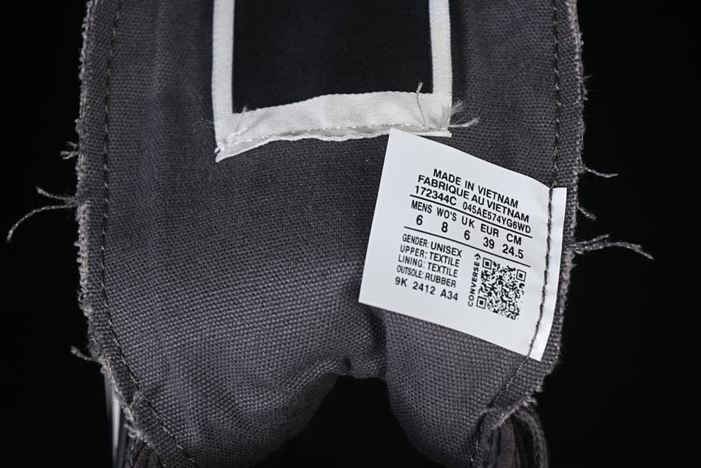 Inside tongue label showing a sample size and product information.