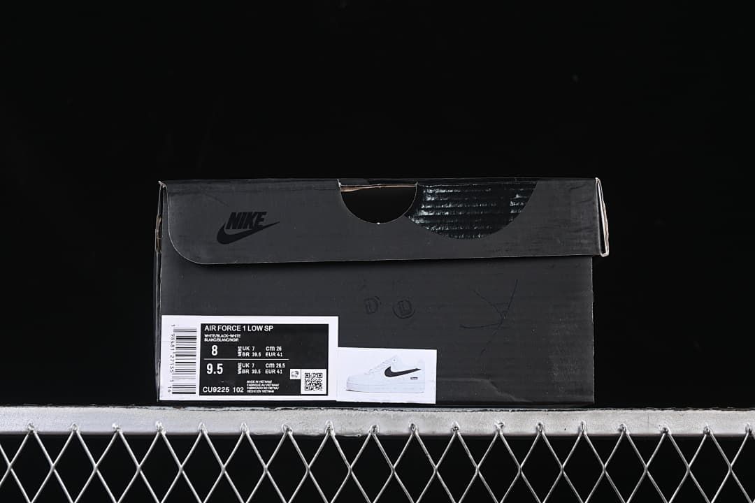 Black shoe box label showing Air Force 1 Low SP, CU9225-102 and size details