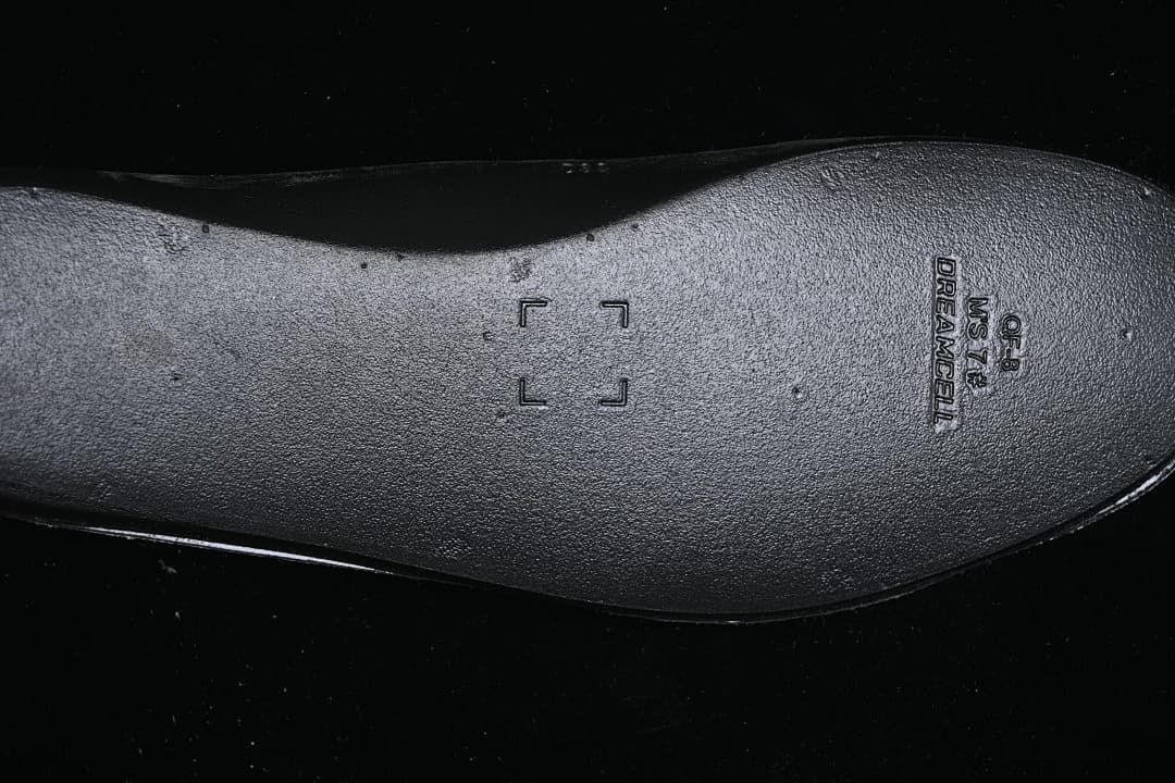 Close-up of the insole marking on the photographed sneaker
