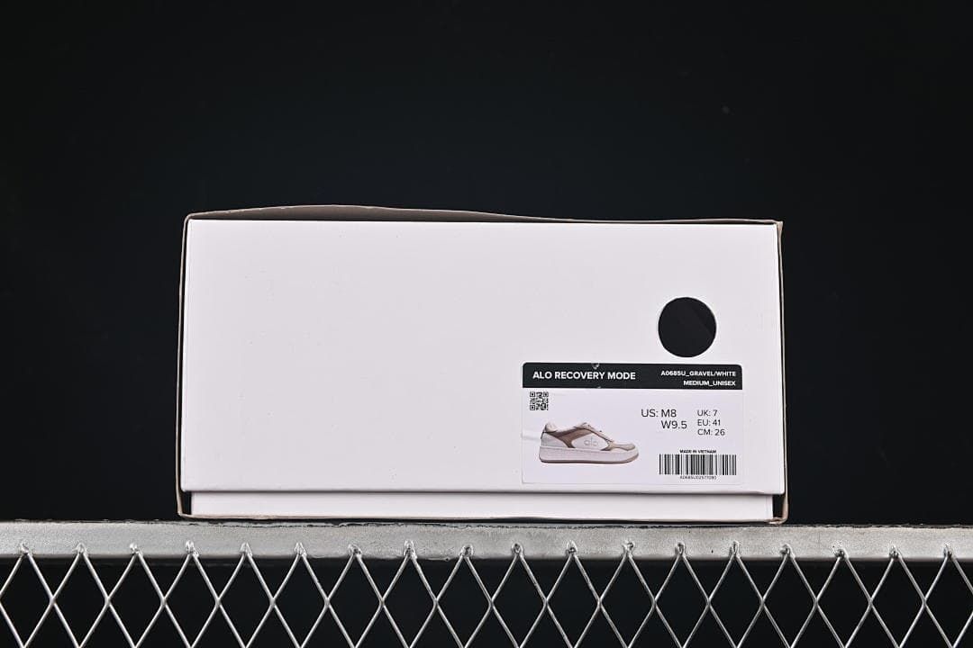Shoebox label identifying Alo Recovery Mode and showing EU 41