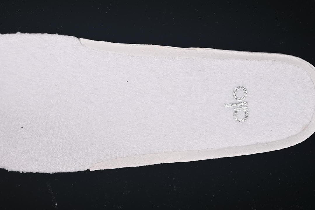 Close-up of the white insole with Alo logo