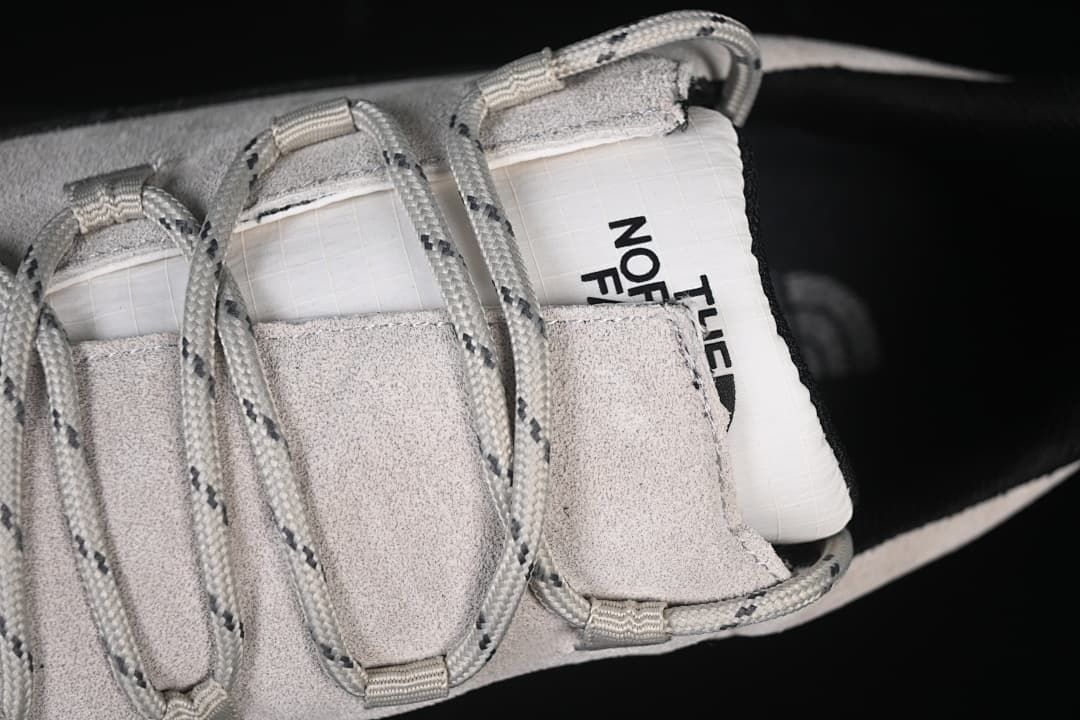 Close-up of laces, fabric loops and tongue branding