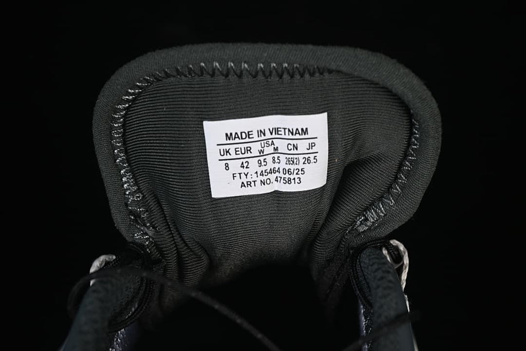 Tongue size label showing a photographed sample in EU 42 and other size conversions.