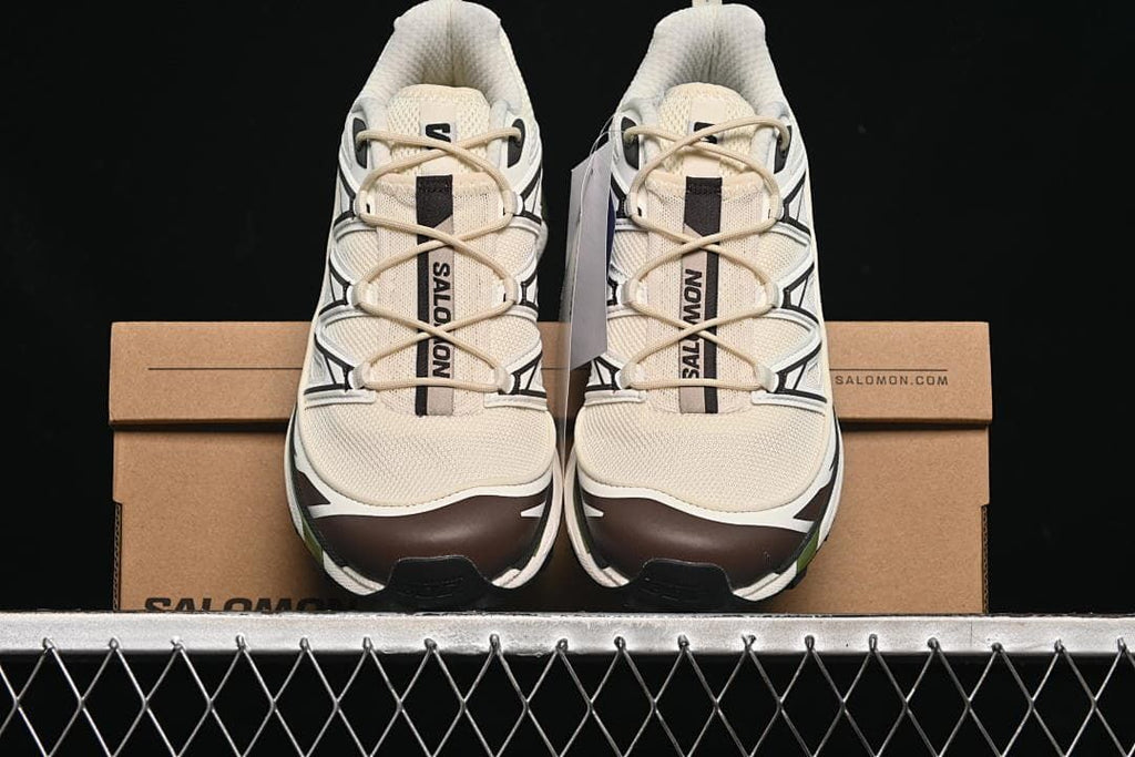 Front view of the pair displayed on the shoebox.