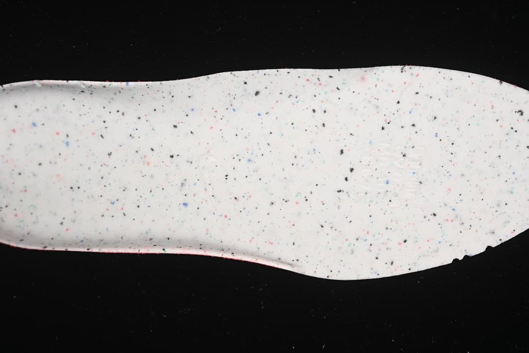 White shoe insole shown from above with multicolored speckles