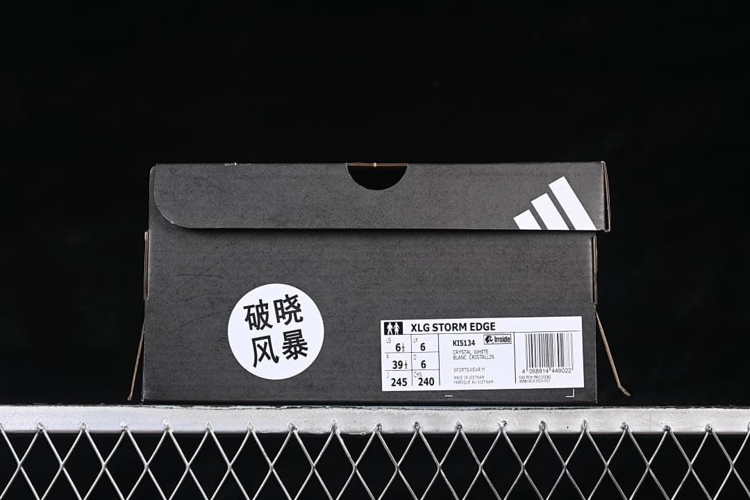 Shoebox label identifying the XLG Storm Edge KI5134 in Crystal White