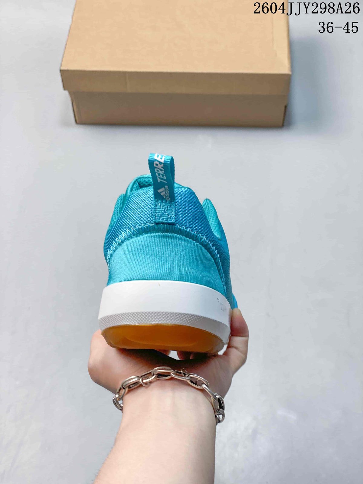 Rear view showing the heel pull tab and white midsole